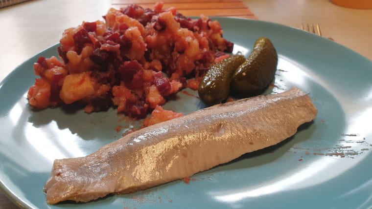 Food Labskaus - Matjes - Gewürzgurke 01.jpg